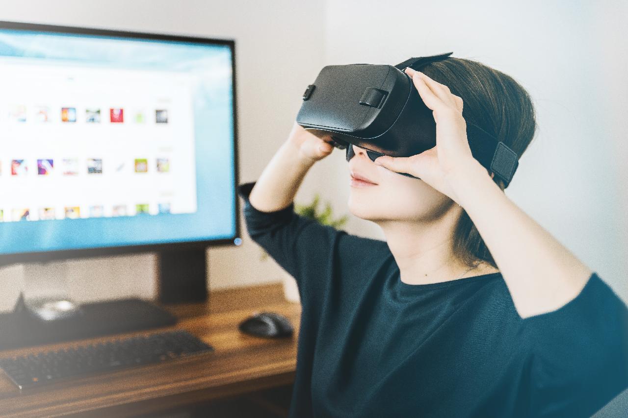 Facebook muestra el prototipo de interfaz AR/VR diseñado para reemplazar tu portátil