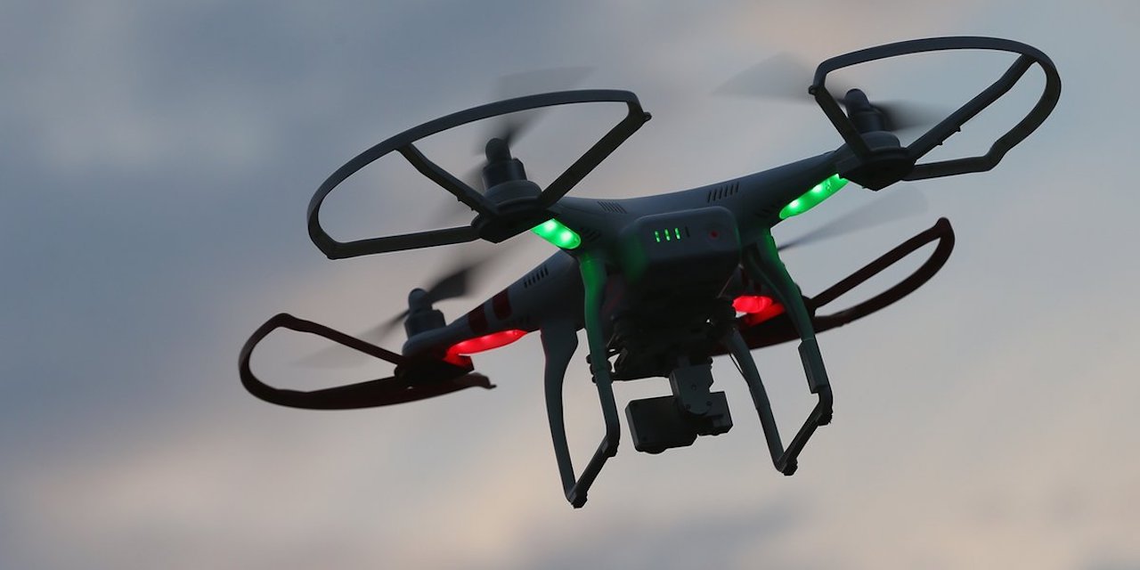 Los drones con reconocimiento facial están listos para volar, es el mundo el que aún no está
