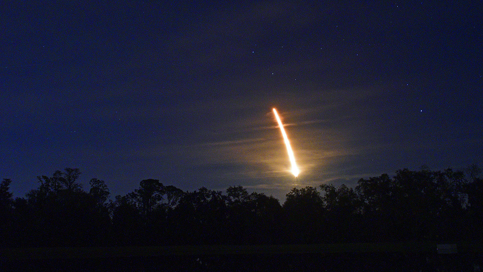 Luces intensas en el cielo del noroeste del Pacífico: cohete Falcon 9 de SpaceX