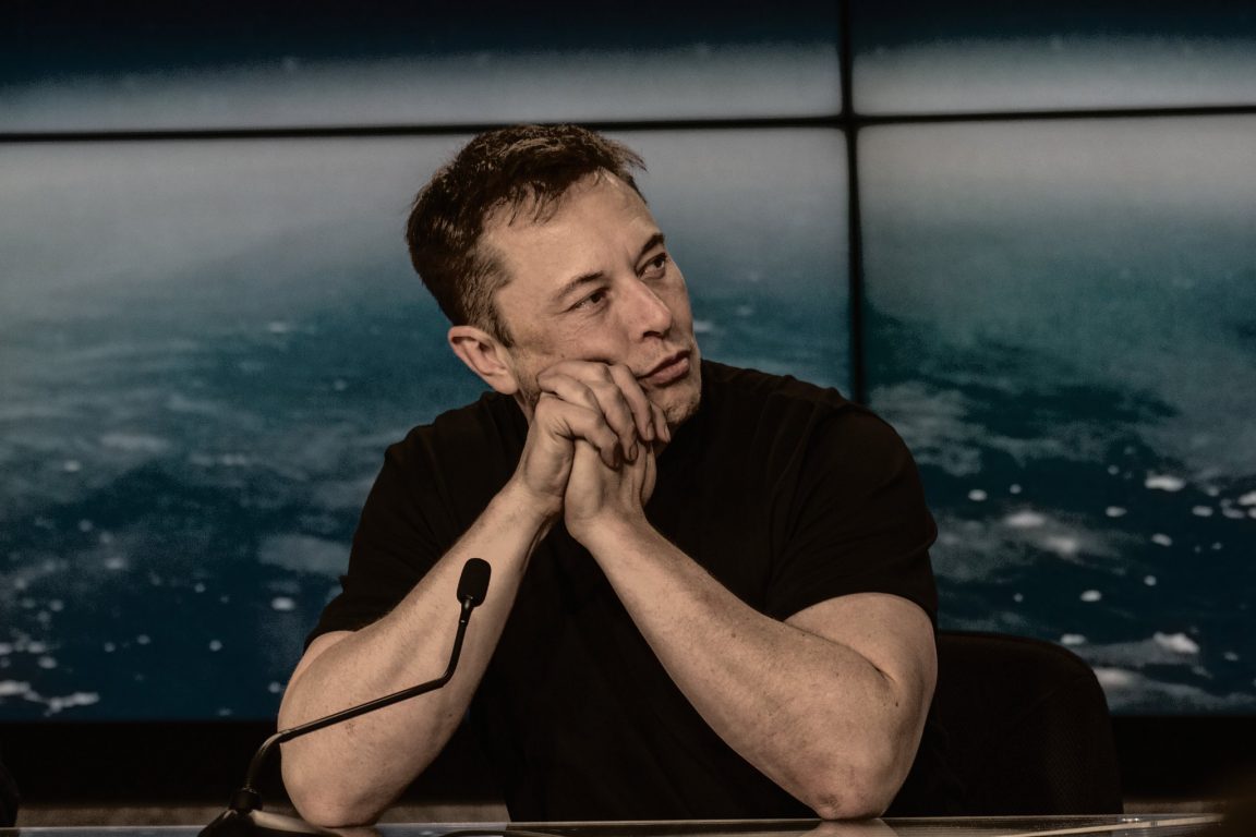 Elon Musk pierde activos