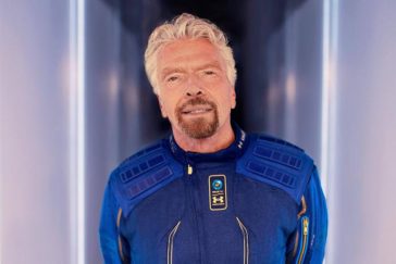 Richard Branson el primer multimillonario en el espacio a bordo de su cohete