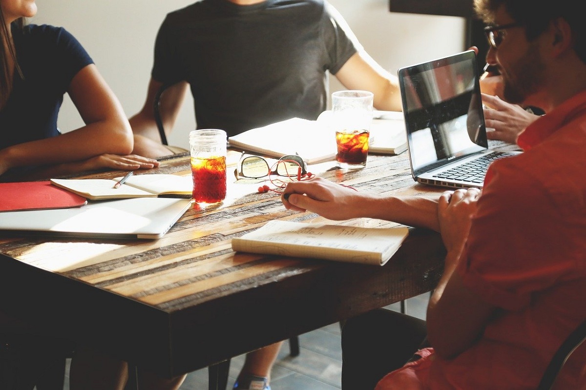 Los buscadores de empleo de la Generación Z están encontrando carreras y construyendo relaciones laborales de una manera totalmente nueva