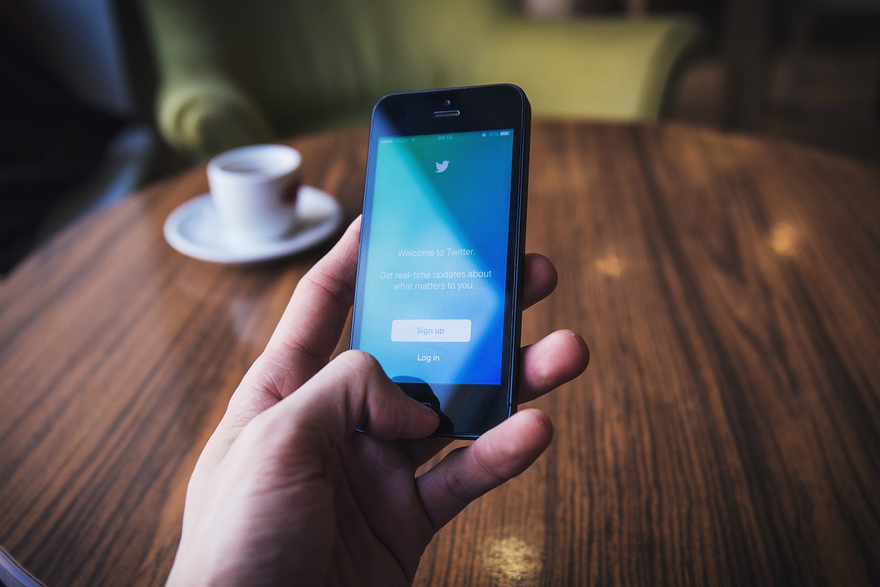 Cómo este fundador utilizó Twitter para ayudar a aliviar el atasco de envíos de Los Ángeles