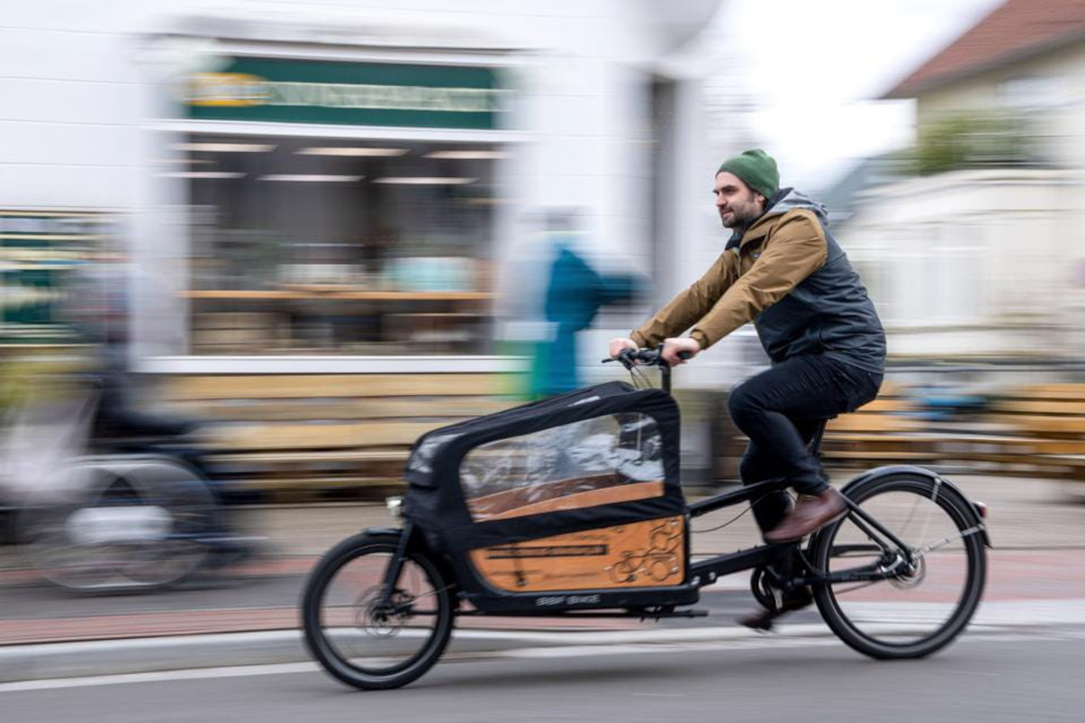 Las motos de carga reconfiguran las calles de una Alemania centrada en el automóvil