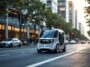 Vehículo Waymo autónomo en una carretera segura