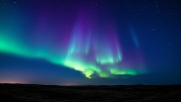 Immagine di auroras boreales nel cielo notturno