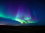 Immagine di auroras boreales nel cielo notturno