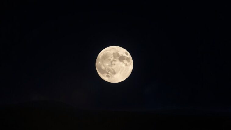 fase lunar de hoy descubre el creciente giboso y su influencia 1769699491